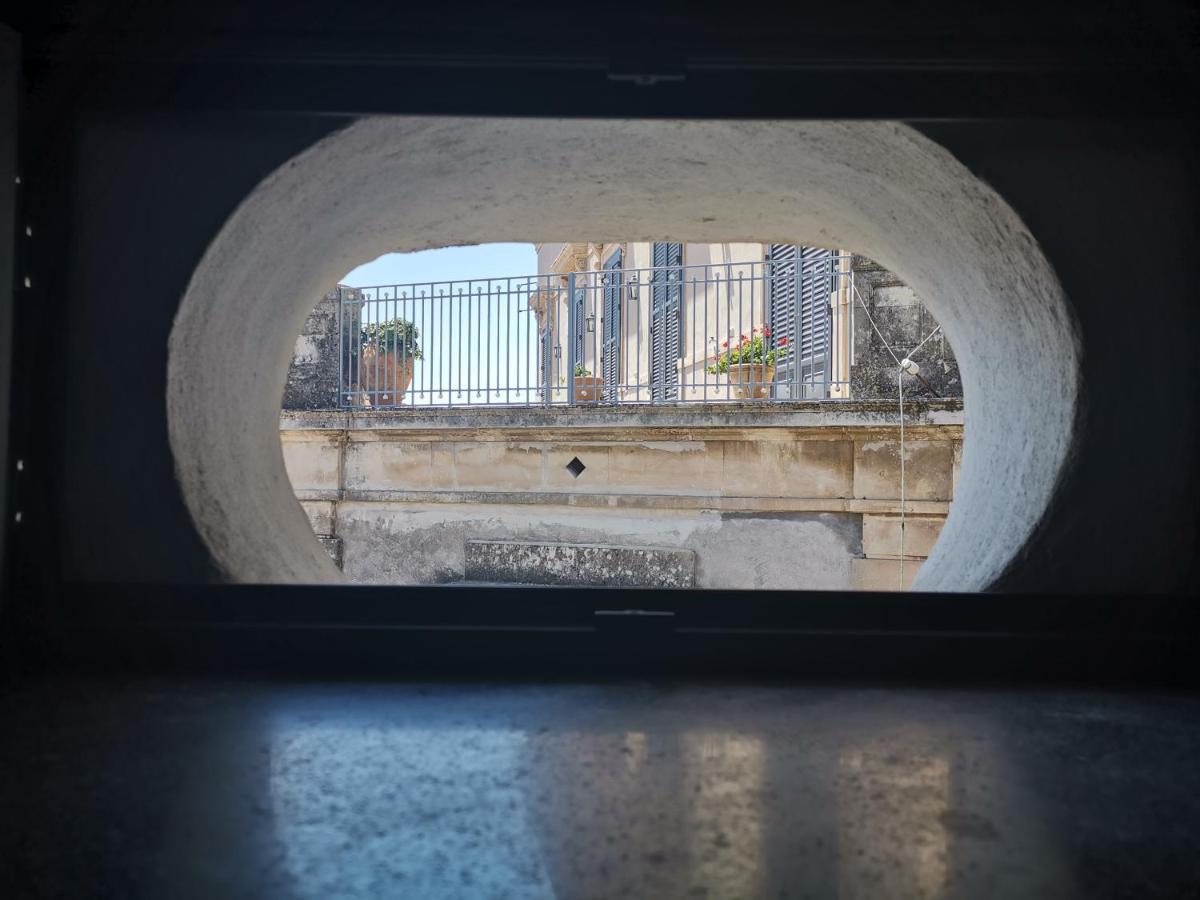 דירות אסראלה Palazzo Geremia - Le Dimore Dell'Antiquario מראה חיצוני תמונה