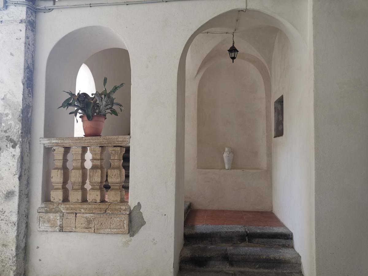 דירות אסראלה Palazzo Geremia - Le Dimore Dell'Antiquario מראה חיצוני תמונה