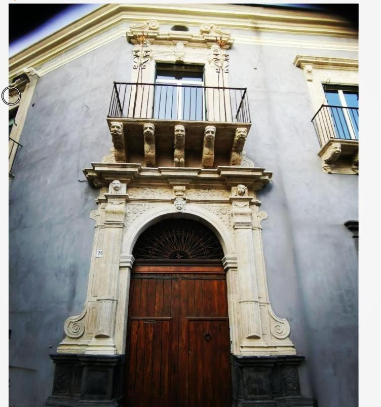 דירות אסראלה Palazzo Geremia - Le Dimore Dell'Antiquario מראה חיצוני תמונה